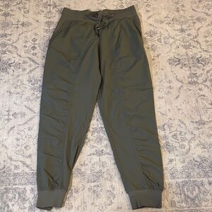 Lululemon Women’s Dance Studio Jogger - size 6 - army green